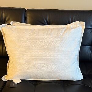 NWT Ralph Lauren Cream Textured Pillow 15x20 Amaliya